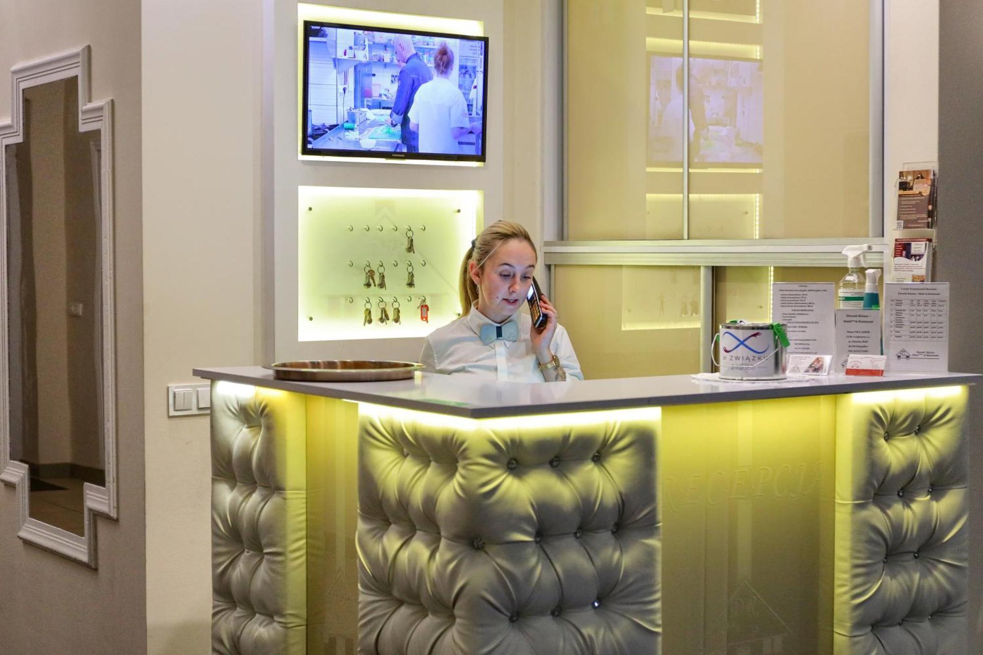 Dworek Rozany Hotel & Restauracja Namysłów المظهر الخارجي الصورة
