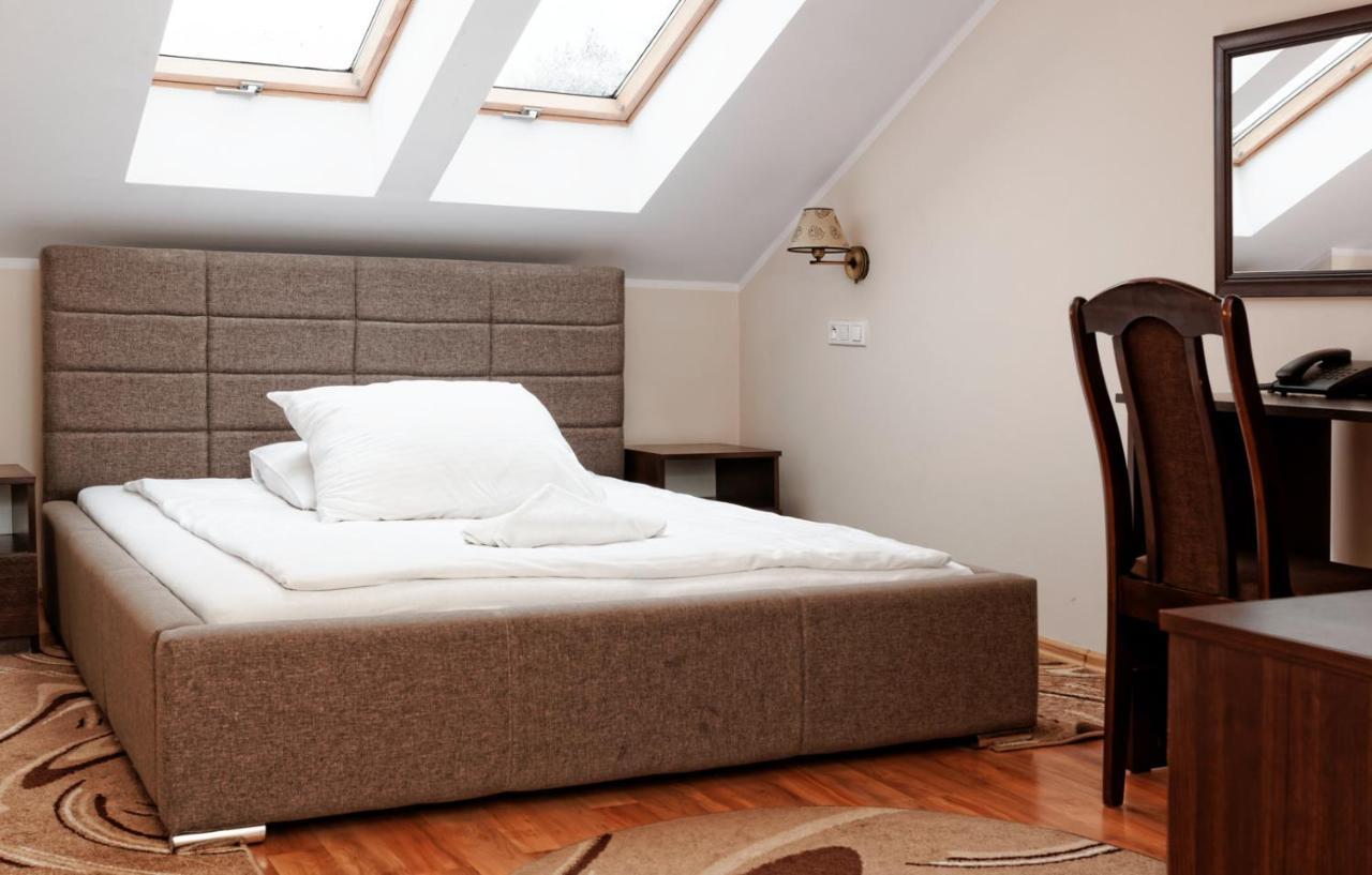 Dworek Rozany Hotel & Restauracja Namysłów المظهر الخارجي الصورة